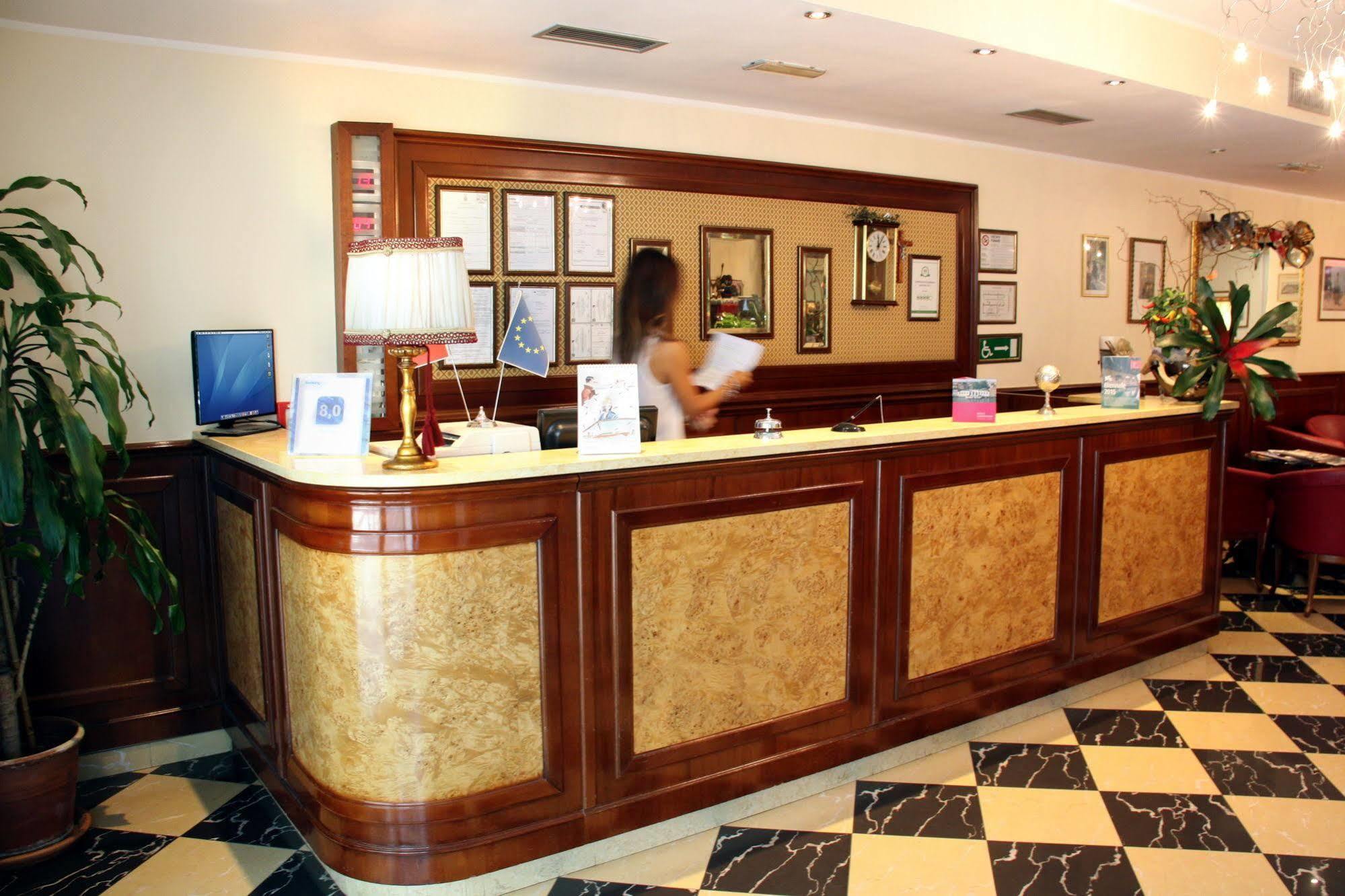 Hotel Regit Местре Экстерьер фото